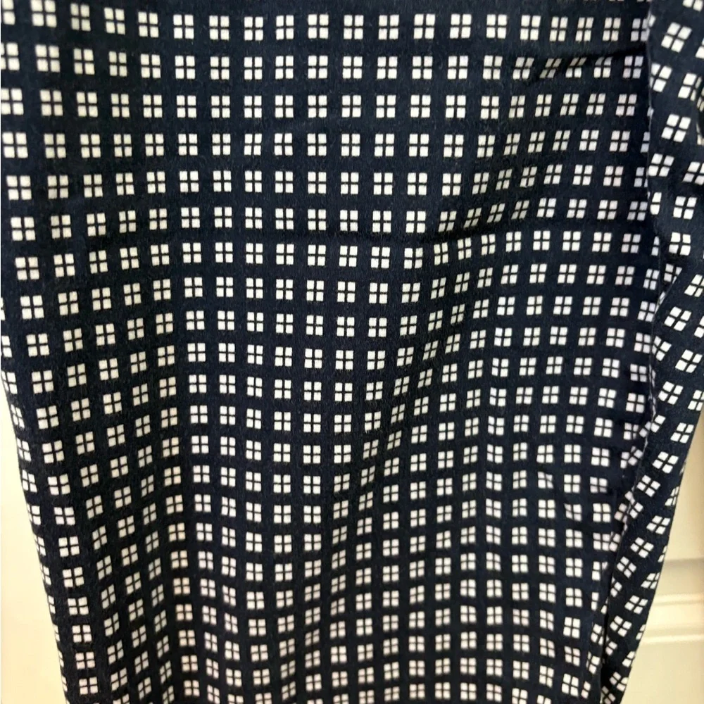 Gloria Vanderbilt khaki unlimited navy/white checkered Capri. Size 14.